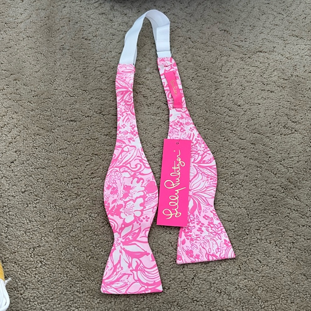 NWT.  Lilly Pulitzer pink and white bow tie
